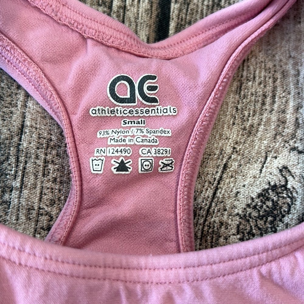 2 Workout tops size small: Gap Breathe & Athletic Essentials - Picture 7 of 10